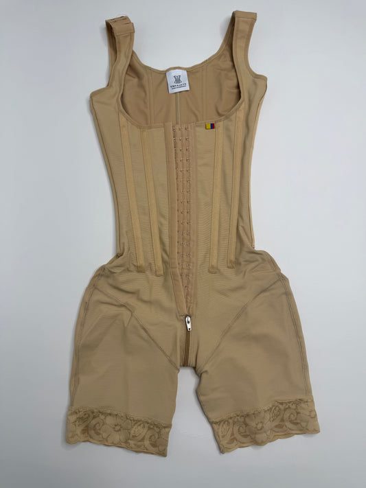 Faja moldeadora y postoperatoria con varillas