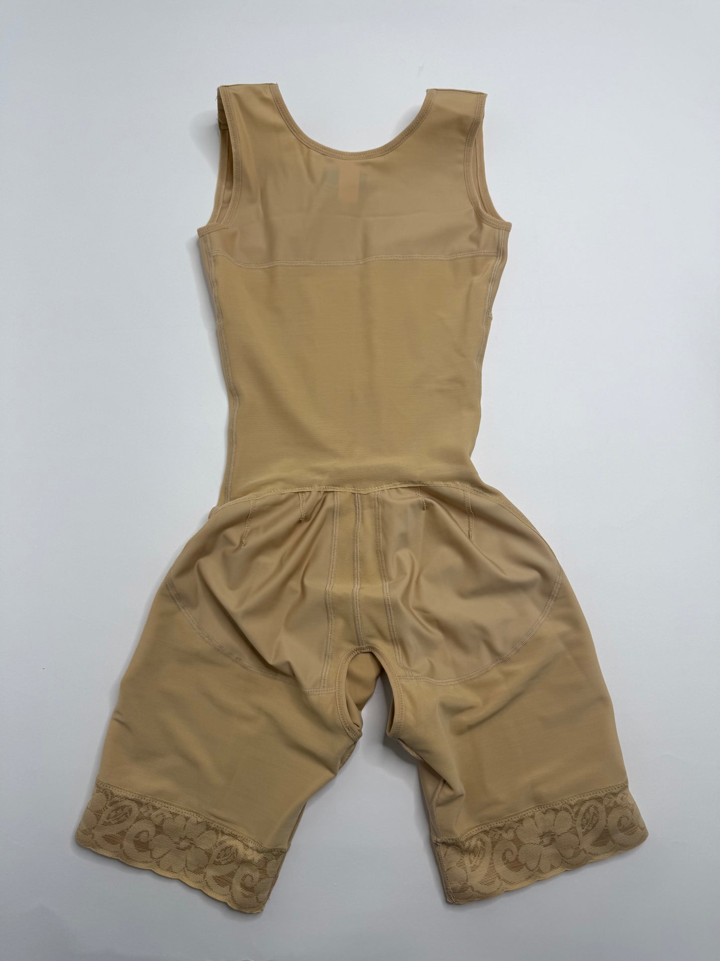 Faja moldeadora y postoperatoria con brasier