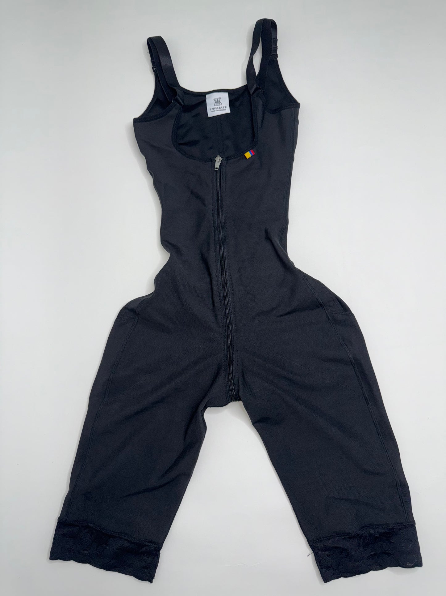 Faja moldeadora postoperatoria con "zipper"