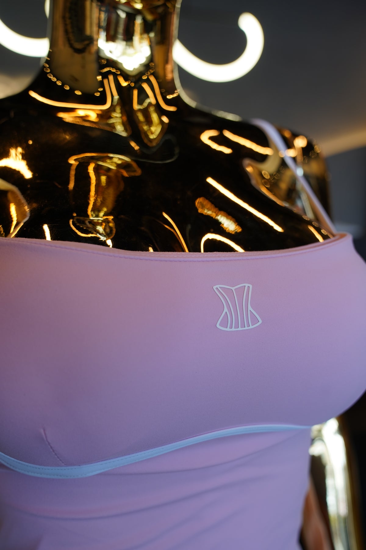 Traje rosa