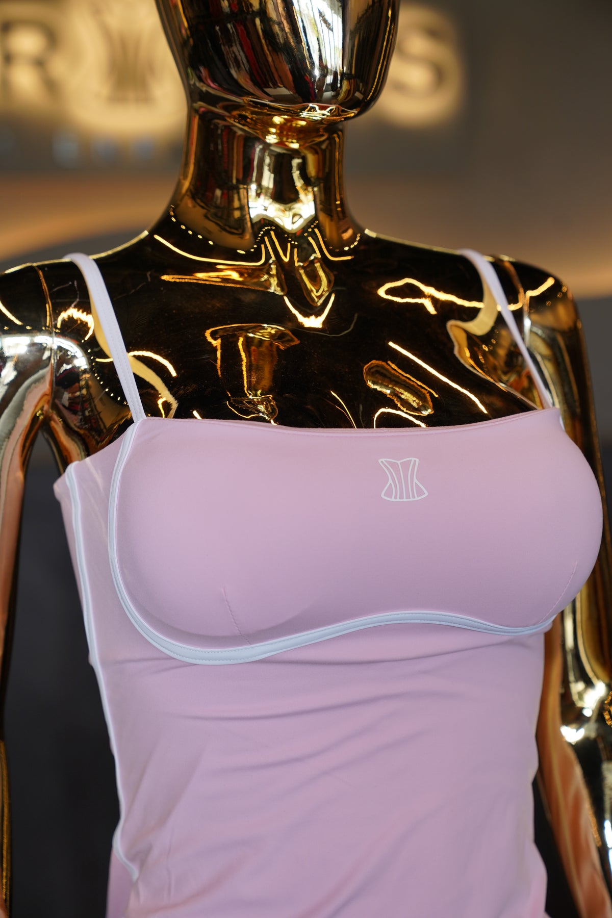 Traje rosa