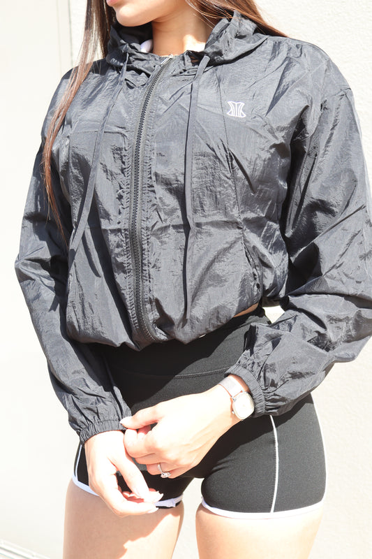 Abrigo impermeable blanco y negro